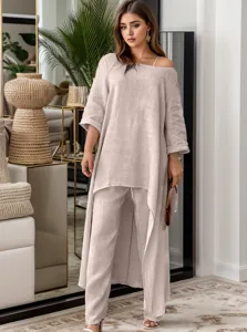 Casual linnen tweedelig setje met een onregelmatige top en een comfortabele wijde broek.