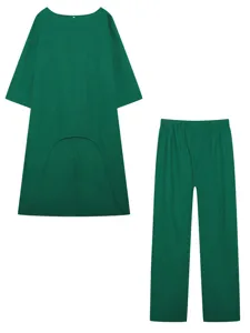 Groene katoen-linnen set, onregelmatige top met lange mouwen en comfortabele broek detail.