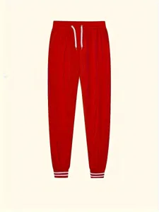 Comodi pantaloni della tuta rossi con coulisse bianca e polsini a righe per l'uso quotidiano.