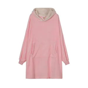 Sweat-plaid à capuche en molleton rose avec grande poche chaude et doublure moelleuse.