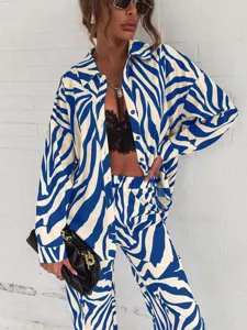 Ensemble élégant chemise à manches longues et pantalon imprimé zèbre bleu et blanc streetwear.