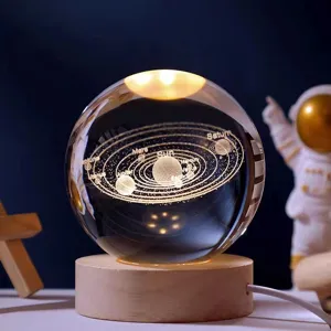Luce Notturna con Sfera di Cristallo del Sistema Solare 3D Globo di Cristallo Luminoso della Galassia Decorazione da Tavolo con Base LED in Legno