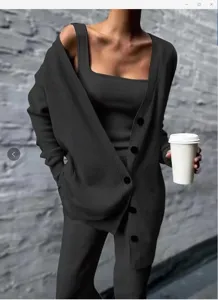 Ensemble trois pieces en tricot côtelé noir pour femme cardigan debardeur et long pantalon