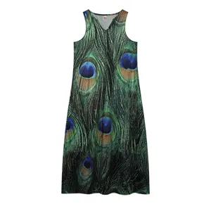 Élégante robe longue sans manches à col en V avec un motif d'imprimé de plumes de paon.