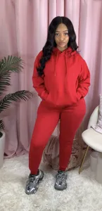 Damen einfarbiger roter Fleece Hoodie und bequeme Jogginghose Trainingsanzug Detailansicht.