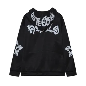 Schwarzer Hoodie im Gothic-Stil mit Kreuz-Print an den Ärmeln und Rückendruck.