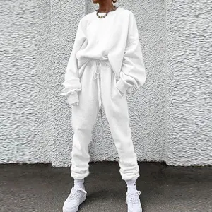Casual white long sleeve sweatshirt and sweatpants tracksuit set for women comfortable daily wear
