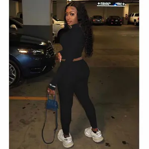 Μαύρο ριμπ crop top μακρυμάνικο και leggings σετ γυμναστικής δύο τεμαχίων για γυναίκες.