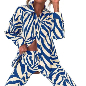Ensemble chemise à manches longues imprimé abstrait bleu et blanc et pantalon assorti mode.