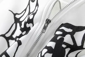 Sweat à capuche zippé blanc en polaire avec imprimé toile d'araignée en cœur.