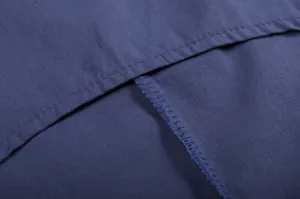 Close-up detail van katoen linnen stof stiksels, fijne afwerking en nette overlock naden