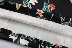 Detalle de la tela del vestido con estampado floral y costuras dobles muy limpias.