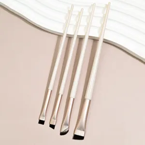 4-teiliges beige Make-up Pinselset mit angewinkelten Eyeliner- und Brauenpinseln für präzise Augen.