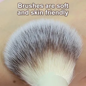 Make-up kwast zachte haren detail close-up huidvriendelijke witte synthetische vezel.