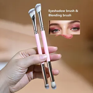 Juego profesional de brochas de maquillaje rosa de doble extremo para una aplicación de ojos.