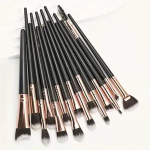 Detail van de professionele 15-delige make-up kwastenset met zachte haren en handvat.