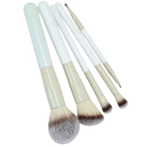 Set van 4 witte make-up kwasten professionele poeder contour oogschaduw en eyeliner kwasten.