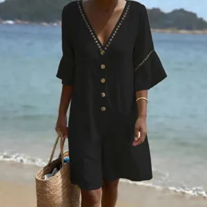 Tuta corta casual tinta unita con scollo a V e maniche corte per vacanza al mare.