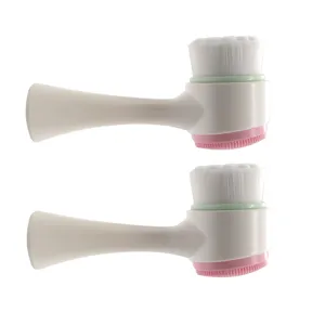 Brosse nettoyante visage double face avec poils souples et silicone pour un nettoyage en profondeur.