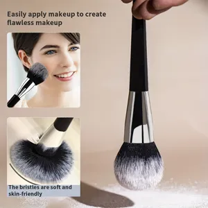 Detailansicht des Puderpinsels Nr. 91 mit weichen Borsten für makelloses Make-up.