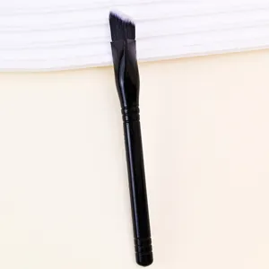 Επαγγελματικό πινέλο concealer με γωνία για αψεγάδιαστο μακιγιάζ ματιών και μαύρους κύκλους.
