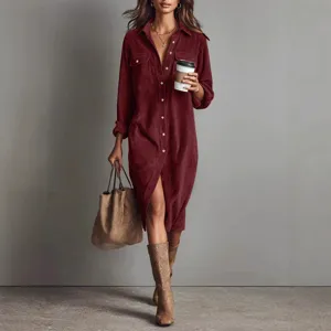 Damen lässiges einfarbiges Cord Langarm Hemdkleid mit Revers und Taschen im Alltag.
