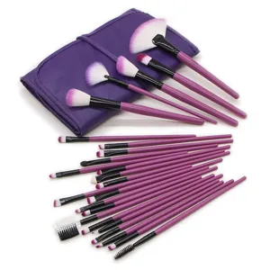 Dettaglio set 24 pennelli trucco viola con setole sintetiche e pratica custodia inclusa.