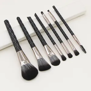 7-delige zwarte gewatteerde make-up kwastenset, professionele cosmetische hulpmiddelen.