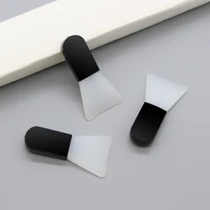 Mini siliconen gezichtsmasker kwast detailweergave, zachte cosmetische applicator beauty.