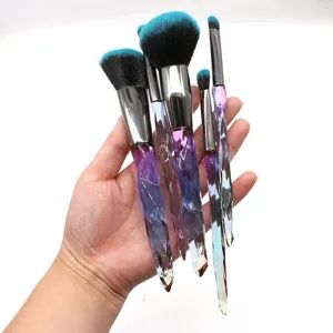 5-piece crystal diamond makeup brush set featuring gradient transparent handle for daily makeup.