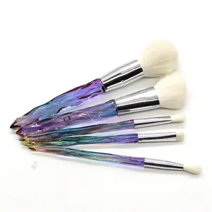 Crystal diamond handle makeup brush set, 5 pieces professional cosmetic tool kit with soft bristles.