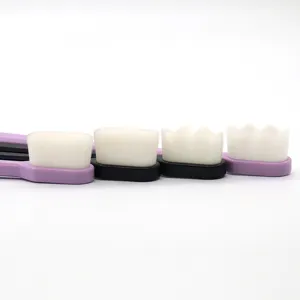 Vista detallada del cepillo de dientes ultra suave de 10000 cerdas con cabeza ondulada y mango lila.