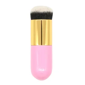 Compact roze kabuki penseel met dichte zachte haren voor een vlekkeloze make-up finish.