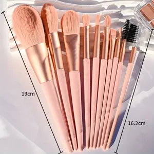 10-teiliges rosafarbenes Make-up Pinselset Details mit weichen Borsten und Roségold.