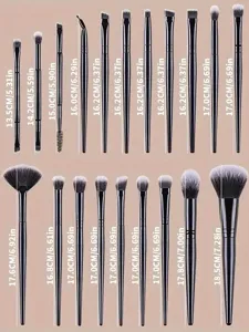 Details of professional 20-piece makeup brush set with length measurements shown clearly.