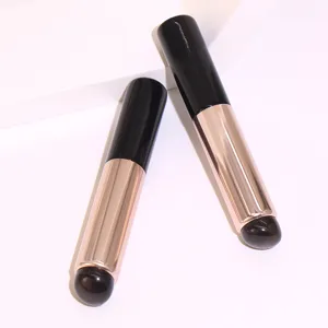 Pincel de labios de silicona suave maquillaje corrector para aplicacion precisa y difuminar.