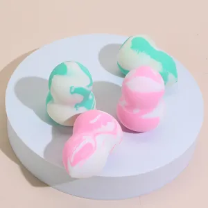 Latexvrije make-up spons blender in kalebasvorm, droog en nat te gebruiken voor cosmetica.