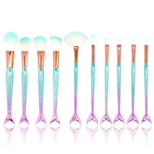 Vista detallada del juego de brochas de maquillaje de sirena de 10 piezas con mango degradado.
