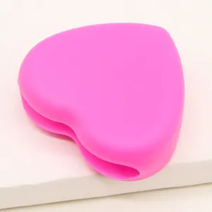 Rosa herzförmige Silikon Make-up Pinsel Reinigungsmatte für tägliche Kosmetikwerkzeuge.