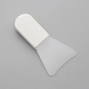 Mini siliconen gezichtsmasker kwast met kort handvat voor huidverzorging toepassing.
