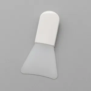 Siliconen gezichtsmasker kwast zachte kop mini korte handvat DIY make-up tool detail.