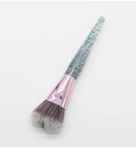 Heart shaped makeup brush with glitter handle, soft fiber bristle for blush and powder.