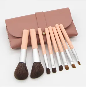 Tragbares 8-teiliges Mini Rosa Make-up Pinsel Set mit Lederetui fur die Reise.