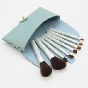 Mini 8-teiliges Make-up-Pinsel-Set mit tragbarer hellblauer Leder-Aufbewahrungstasche.
