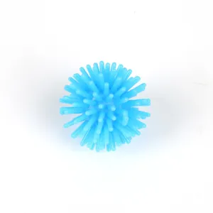 Vista dettagliata della mini palla sensoriale blu, ideale per il relax e antistress.