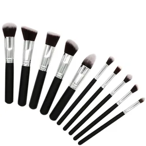 Vue détaillée du kit de pinceaux de maquillage professionnels de 10 pièces avec poils doux.