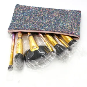 Detailansicht des 7-teiligen Make-up-Pinsel-Sets mit stilvoller blauer Glitzer-Kosmetiktasche.