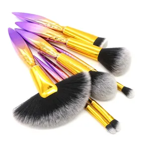 Professionelles 7-teiliges Make-up Pinsel Set mit Farbverlauf Griffen und weichen Borsten.