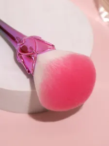 Pink gradient rose makeup brush soft hair large loose powder brush blush cosmetic tool detail