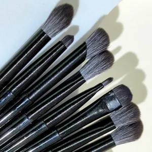 Vista detallada del juego de brochas de maquillaje de ojos de 8/10 piezas con mangos negros.